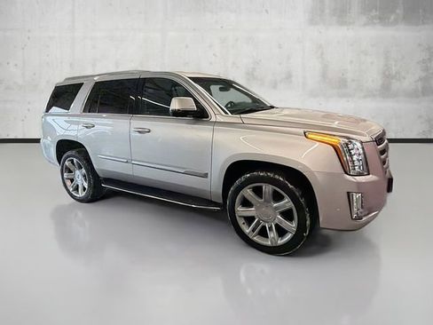 Used 2019 Cadillac Escalade Luxury image 4