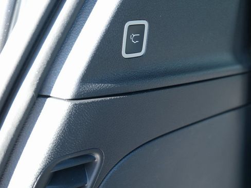 New 2026 Chrysler Pacifica Limited w/ Uconnect Theater Family Group image 40