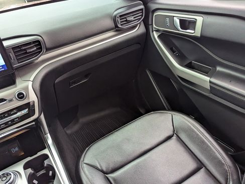 Used 2020 Ford Explorer XLT w/ Equipment Group 202A image 18