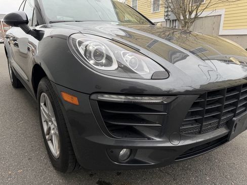 Used 2018 Porsche Macan image 12