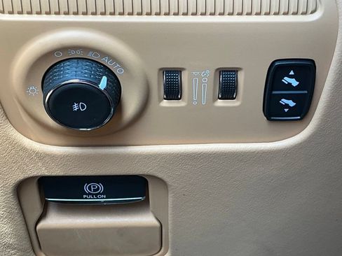 Used 2023 Jeep Grand Wagoneer Series III AWD/4WD image 38