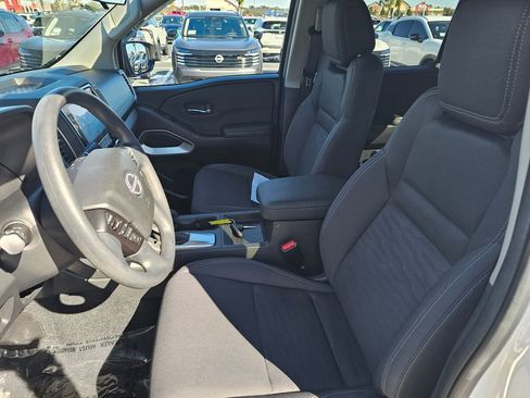 Used 2024 Nissan Frontier SV w/ Technology Package image 14