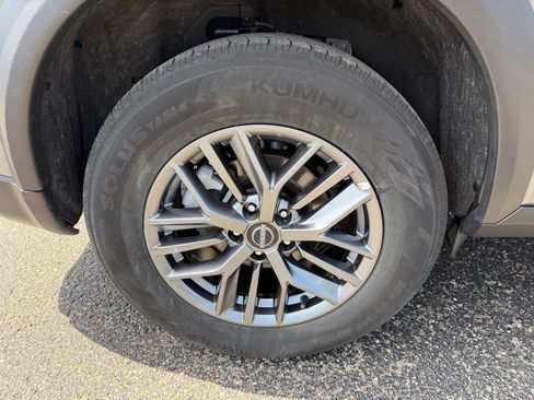 Used 2024 Nissan Rogue S AWD/4WD image 31