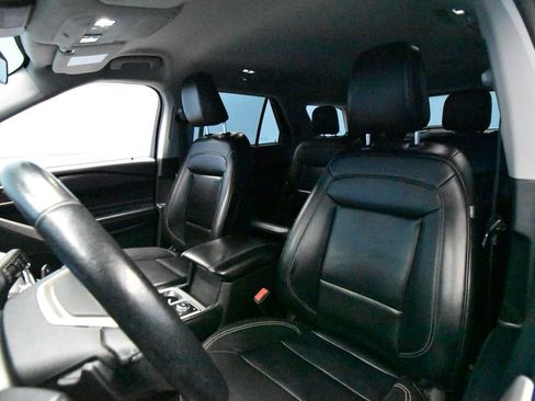 Used 2021 Ford Explorer XLT w/ Equipment Group 202A AWD/4WD image 23