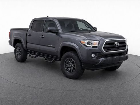 Used 2017 Toyota Tacoma SR5 w/ Tow Package AWD/4WD image 2