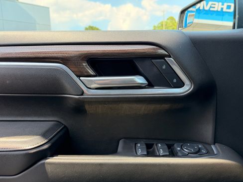 Used 2025 Chevrolet Silverado 1500 LT RWD image 12
