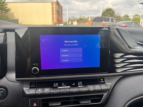 Used 2025 Toyota Camry SE image 20