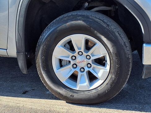 Used 2024 GMC Sierra 1500 SLE image 9