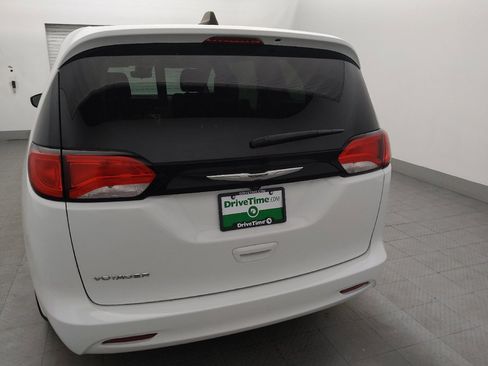 Used 2023 Chrysler Voyager LX FWD image 6