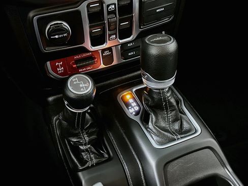 Used 2026 Jeep Gladiator Mojave AWD/4WD image 18
