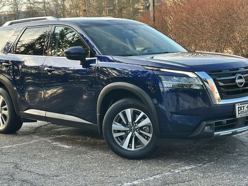 Certified 2022 Nissan Pathfinder SL image 1