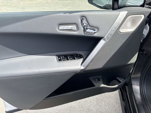 Used 2026 BMW iX xDrive60 image 12