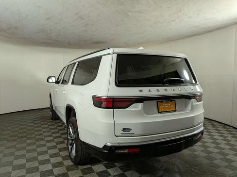 Certified 2023 Jeep Wagoneer L Series III w/ Premium Group I AWD/4WD image 4