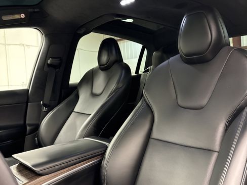 Used 2023 Tesla Model X Base image 5