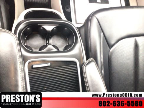 Used 2024 Chrysler Pacifica Touring-L FWD image 25