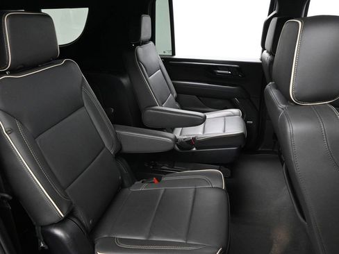 Used 2025 Chevrolet Suburban Premier image 39