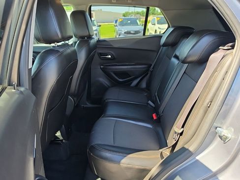 Used 2019 Chevrolet Trax LT w/ LT Convenience Package FWD image 17