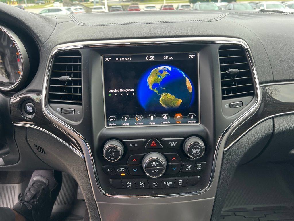 Used 2018 Jeep Grand Cherokee Overland AWD/4WD image 8