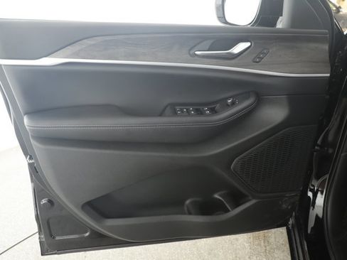 New 2025 Jeep Grand Cherokee L Limited w/ Luxury Tech Group II image 8