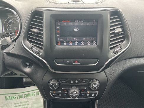 Used 2020 Jeep Cherokee Latitude Plus w/ Cold Weather Group AWD/4WD image 22