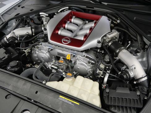 Used 2024 Nissan GT-R Premium w/ Premium Interior Package AWD/4WD image 39