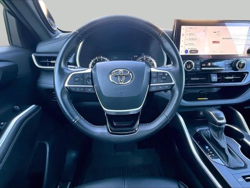 Used 2023 Toyota Highlander XSE AWD/4WD image 6