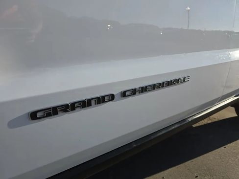 Used 2019 Jeep Grand Cherokee Limited w/ Luxury Group II image 10