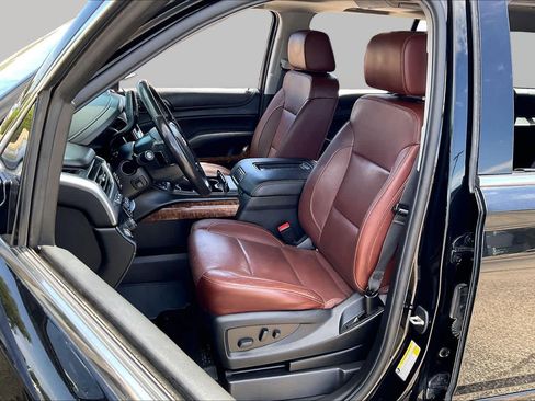 Used 2020 Chevrolet Suburban Premier w/ Premier Plus Edition RWD image 8