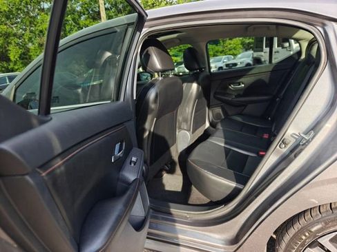 Used 2022 Nissan Sentra SR w/ SR Premium Package FWD image 30