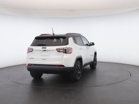 Used 2024 Jeep Compass Latitude w/ Sun and Sound Group image 27