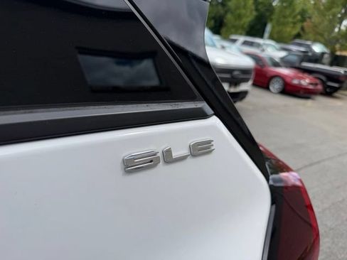 Used 2024 GMC Terrain SLE FWD image 10