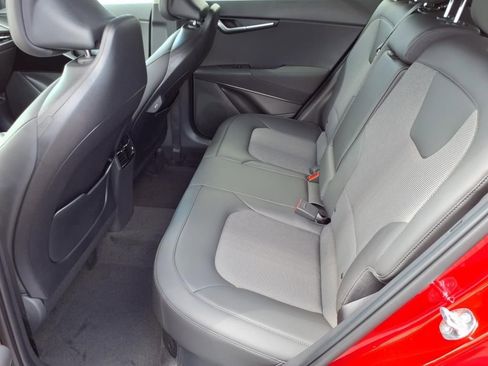 New 2025 Kia Niro EX Touring image 12