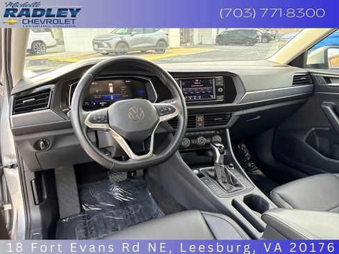 Used 2024 Volkswagen Jetta SE FWD image 22