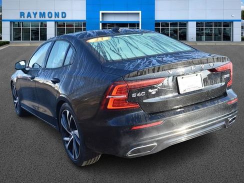 Used 2022 Volvo S60 B5 Momentum w/ Premium Package image 5