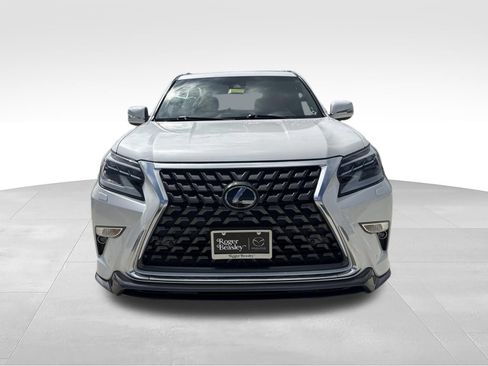 Used 2022 Lexus GX 460 Luxury w/ Sport Design Package AWD/4WD image 2