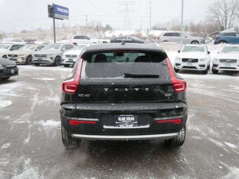 Used 2025 Volvo XC40 B5 Core image 6