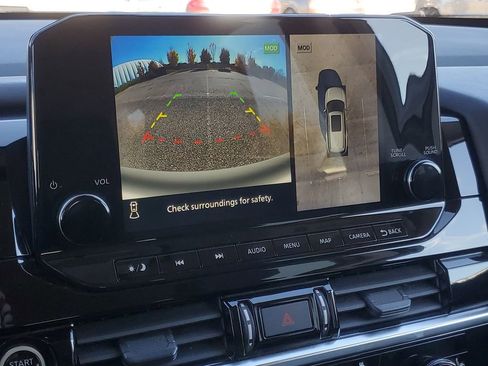 Used 2023 Nissan Pathfinder SL image 21