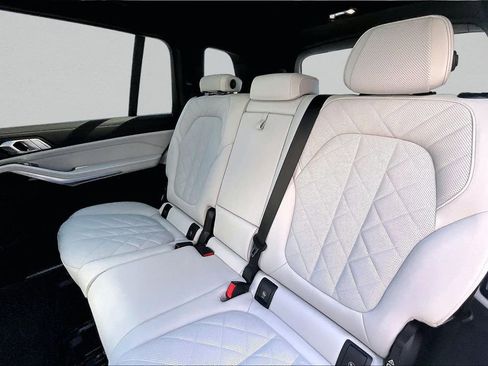 Used 2024 BMW X7 xDrive40i w/ Parking Assistance Package image 21