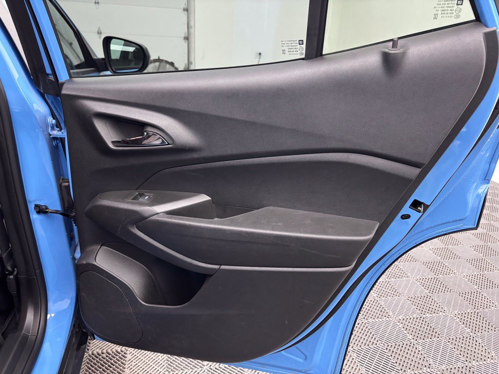 Used 2024 Chevrolet Trax RS w/ Driver Confidence Package FWD image 38