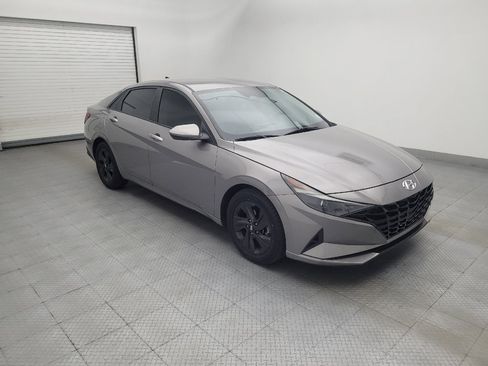 Used 2022 Hyundai Elantra SEL w/ Preferred Accessory Package FWD image 11