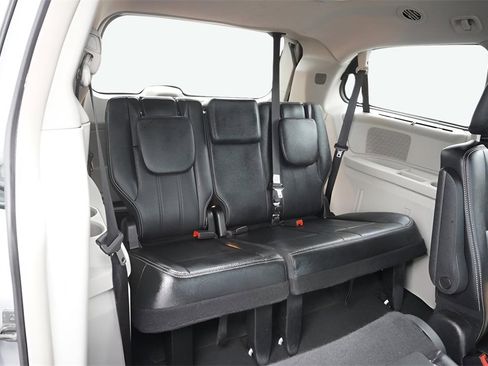 Used 2015 Chrysler Town & Country Touring-L w/ Driver Convenience Group image 14