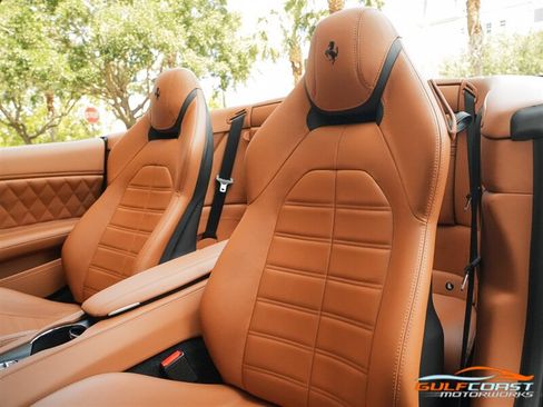 Used 2017 Ferrari California T RWD image 28