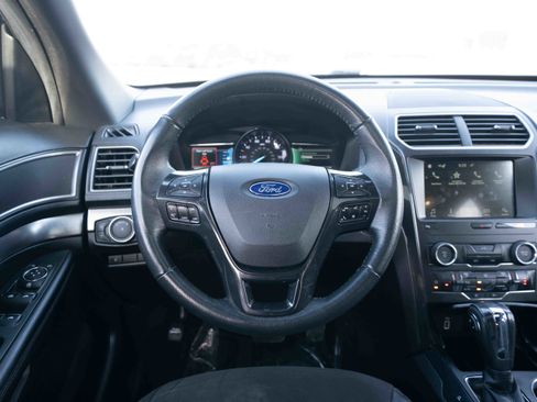 Used 2018 Ford Explorer XLT w/ Equipment Group 202A image 21