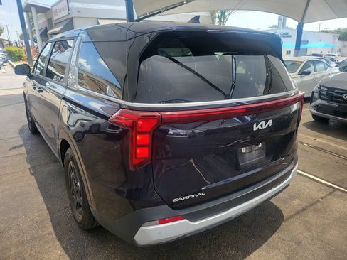 Used 2025 Kia Carnival FWD image 9