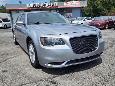 Used 2015 Chrysler 300 Limited RWD image 8