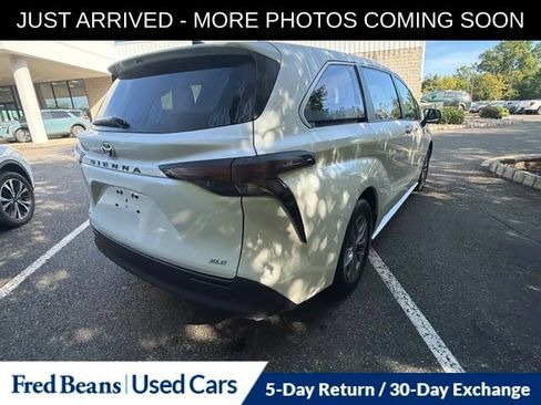 Used 2025 Toyota Sienna XLE FWD image 8