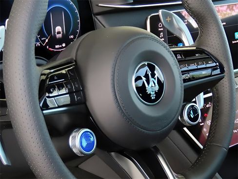 New 2024 Maserati Grecale GT image 30