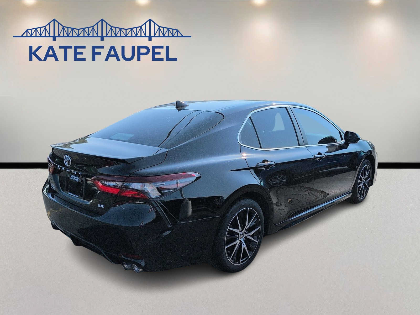 Used 2024 Toyota Camry SE w/ Convenience Package FWD image 7