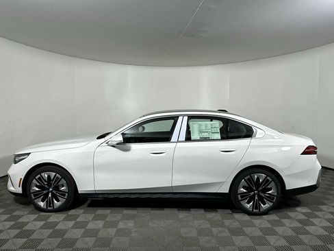 New 2026 BMW 530i xDrive w/ Premium Package image 4