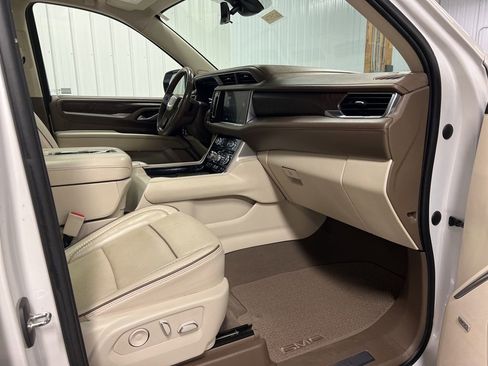 Certified 2022 GMC Yukon XL Denali w/ Advanced Technology Package image 8